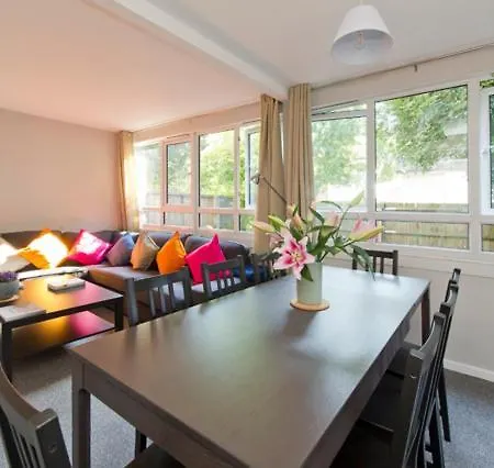 Joivy Spacious Apt With Private Yard In Notting Hill *