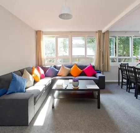 Apartment Joivy Spacious Apt With Private Yard In Notting Hill *