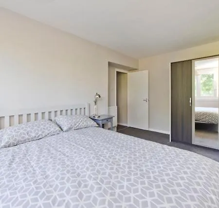 Joivy Spacious Apt With Private Yard In Notting Hill *