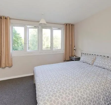Joivy Spacious Apt With Private Yard In Notting Hill