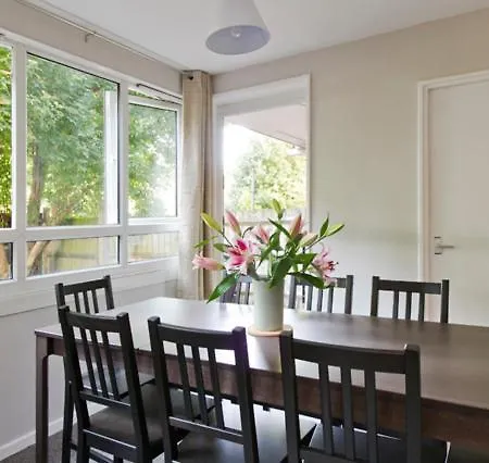 Joivy Spacious Apt With Private Yard In Notting Hill London