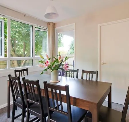 Joivy Spacious Apt With Private Yard In Notting Hill *