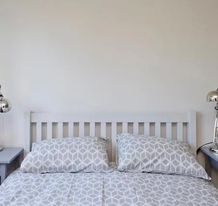 Apartment Joivy Spacious Apt With Private Yard In Notting Hill London