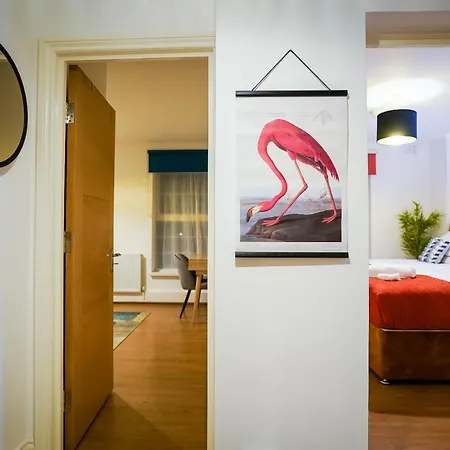 Enfield North 3br Apartment