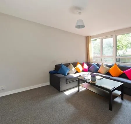 Apartment Joivy Spacious Apt With Private Yard In Notting Hill *