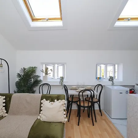 Cosy 1 Bedroom Floor On Edgware Road Apartment *