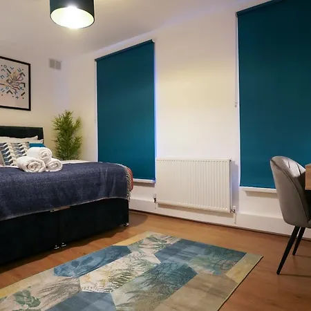Enfield North 3br Apartment *