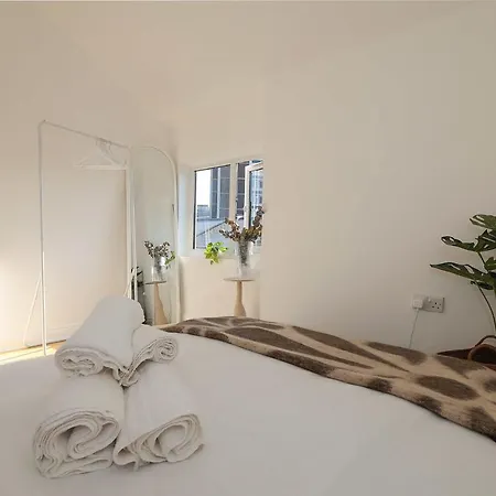 Apartment Cosy 1 Bedroom Floor On Edgware Road *