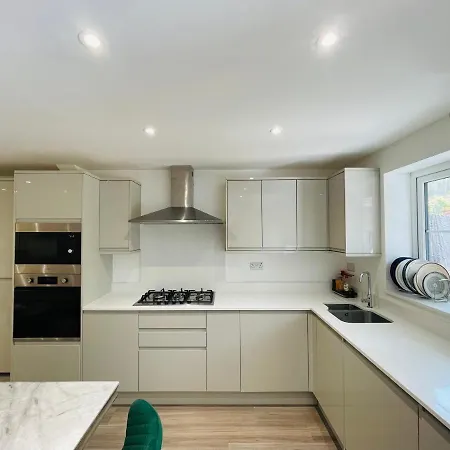 Riverside Premium Double Garden View E14