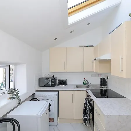 Cosy 1 Bedroom Floor On Edgware Road * London