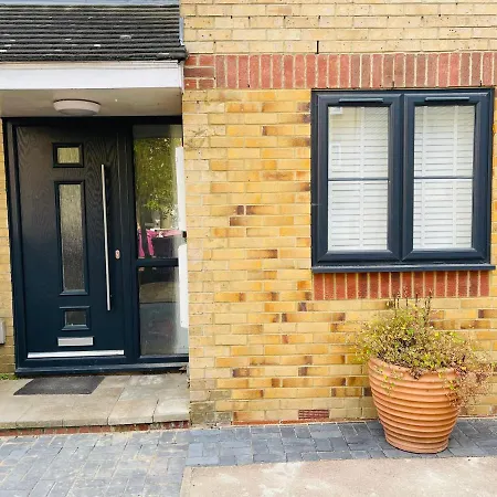 Riverside Premium Double Garden View E14 London