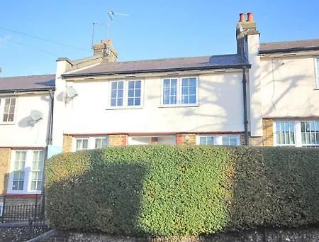 Tooting - Cosy 2 Bedroom House With Garden, 5 Mins Walk To Tube Station