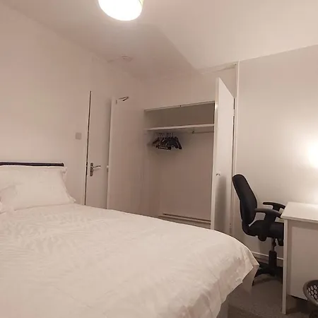 Oldbury House Apartment *