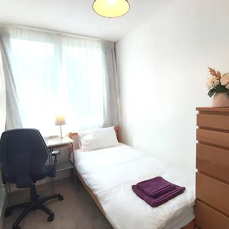 Oldbury House Apartment *