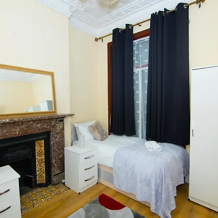Victorian Woods Bed & Breakfast London