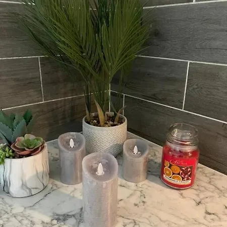Aldgate In Central Apartment *
