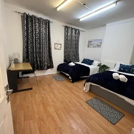 Aldgate In Central Apartment