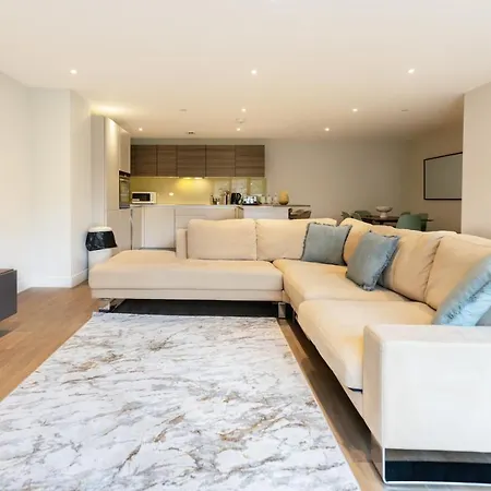 The Hampstead Place - Elegant 3bdr Flat With Patio