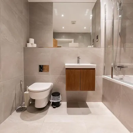 The Hampstead Place - Elegant 3bdr Flat With Patio * London