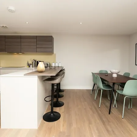 The Hampstead Place - Elegant 3bdr Flat With Patio London