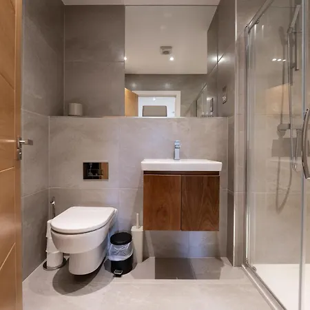 The Hampstead Place - Elegant 3bdr Flat With Patio *