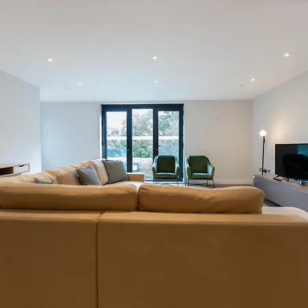 The Hampstead Place - Elegant 3bdr Flat With Patio *