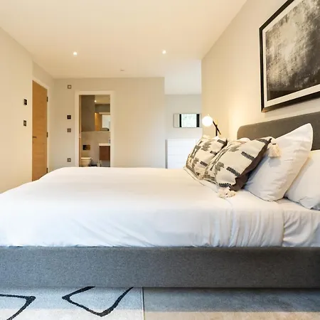 The Hampstead Place - Elegant 3bdr Flat With Patio *