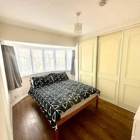 5 Bedroom House In Da7 Holiday home *