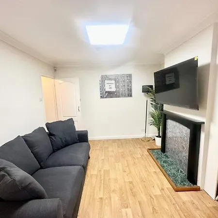 5 Bedroom House In Da7 Сasa de vacaciones Erith
