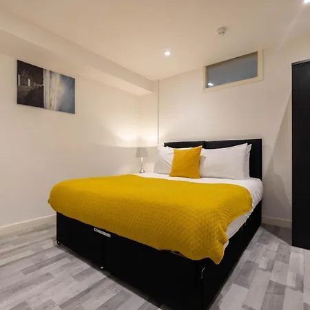 3 Bedrooms-8guests-babycot-15mintopepys-freeparkg *
