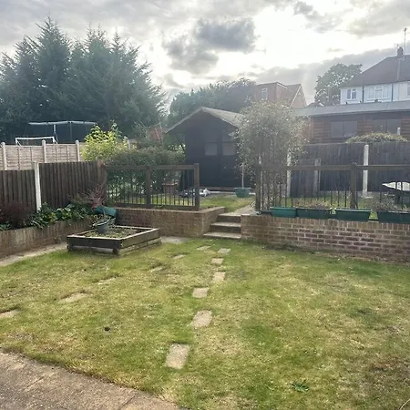 5 Bedroom House In Da7 * Erith