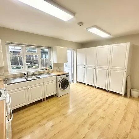 5 Bedroom House In Da7 *