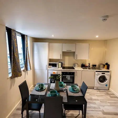 Apartment 3 Bedrooms-8guests-babycot-15mintopepys-freeparkg *