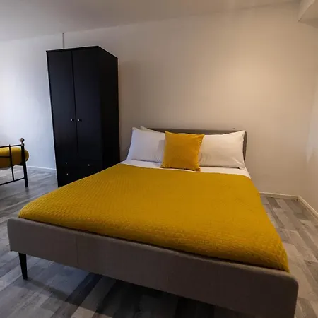 3 Bedrooms-8guests-babycot-15mintopepys-freeparkg Apartment