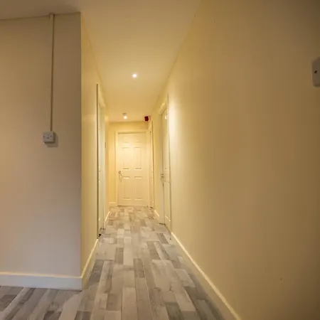 3 Bedrooms-8guests-babycot-15mintopepys-freeparkg Apartment *