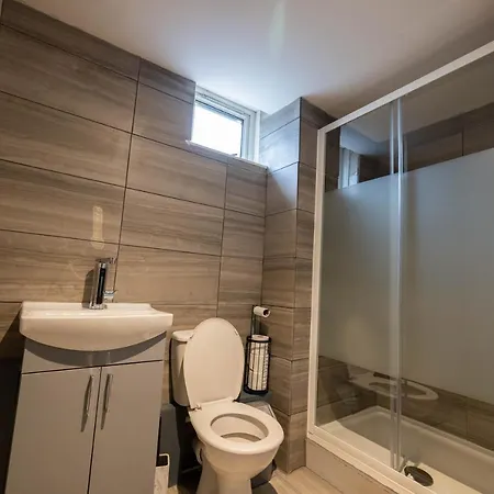 Apartment 3 Bedrooms-8guests-babycot-15mintopepys-freeparkg *