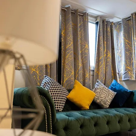 3 Bedrooms-8guests-babycot-15mintopepys-freeparkg Apartment *