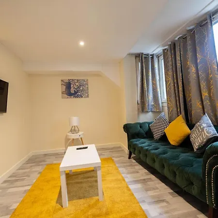 3 Bedrooms-8guests-babycot-15mintopepys-freeparkg *