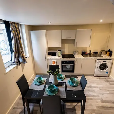 Apartment 3 Bedrooms-8guests-babycot-15mintopepys-freeparkg London