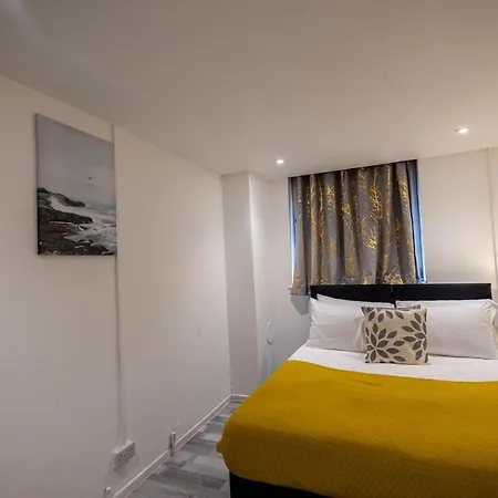3 Bedrooms-8guests-babycot-15mintopepys-freeparkg Apartment *