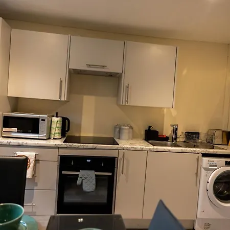 3 Bedrooms-8guests-babycot-15mintopepys-freeparkg *
