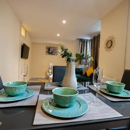3 Bedrooms-8guests-babycot-15mintopepys-freeparkg *
