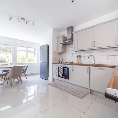 Fantastic 2br Flat Wpriv Gdn, Crouch End *