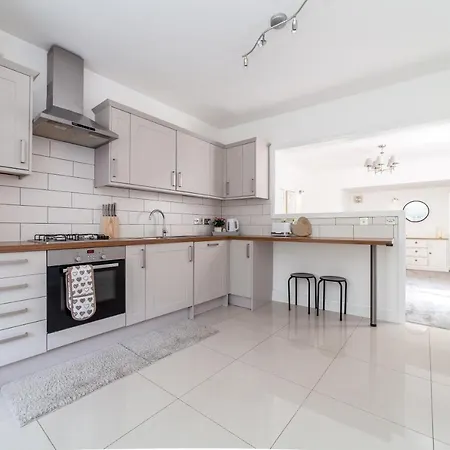 Fantastic 2br Flat Wpriv Gdn, Crouch End