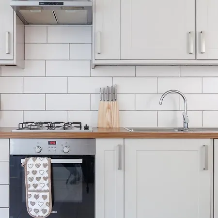 Fantastic 2br Flat Wpriv Gdn, Crouch End * London