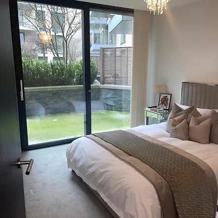 One Bed In Central Apartment
