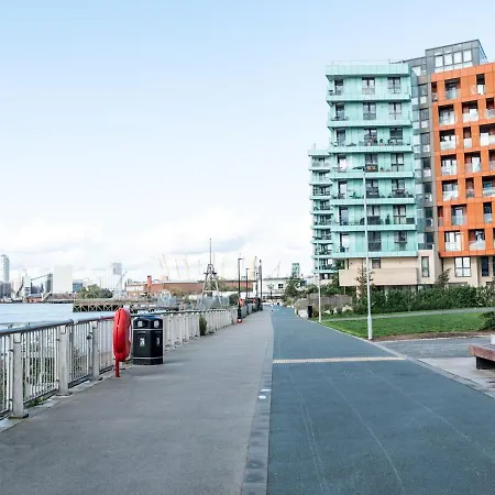 Pass The Keys Breathtaking 2 Bed 2 Bath Greenwich Riverside Flat