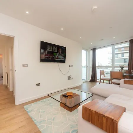 Pass The Keys Breathtaking 2 Bed 2 Bath Greenwich Riverside Flat
