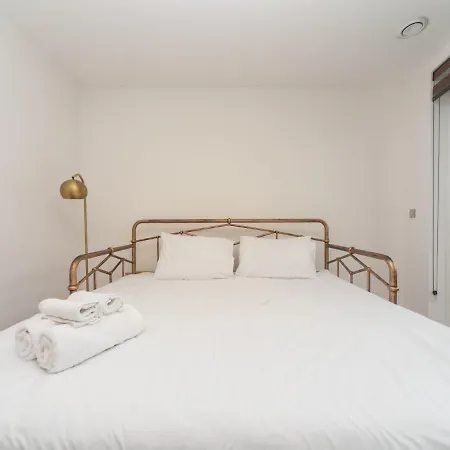 Pass The Keys Breathtaking 2 Bed 2 Bath Greenwich Riverside Flat London