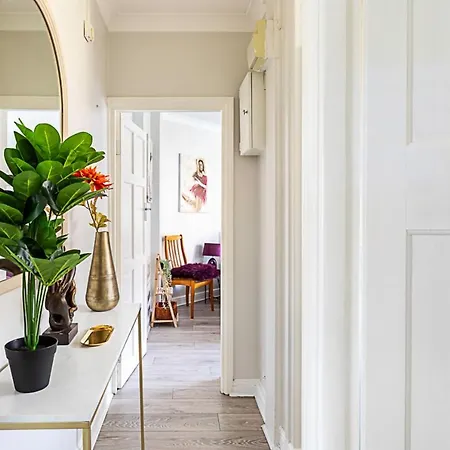 Chic High Spec Near London